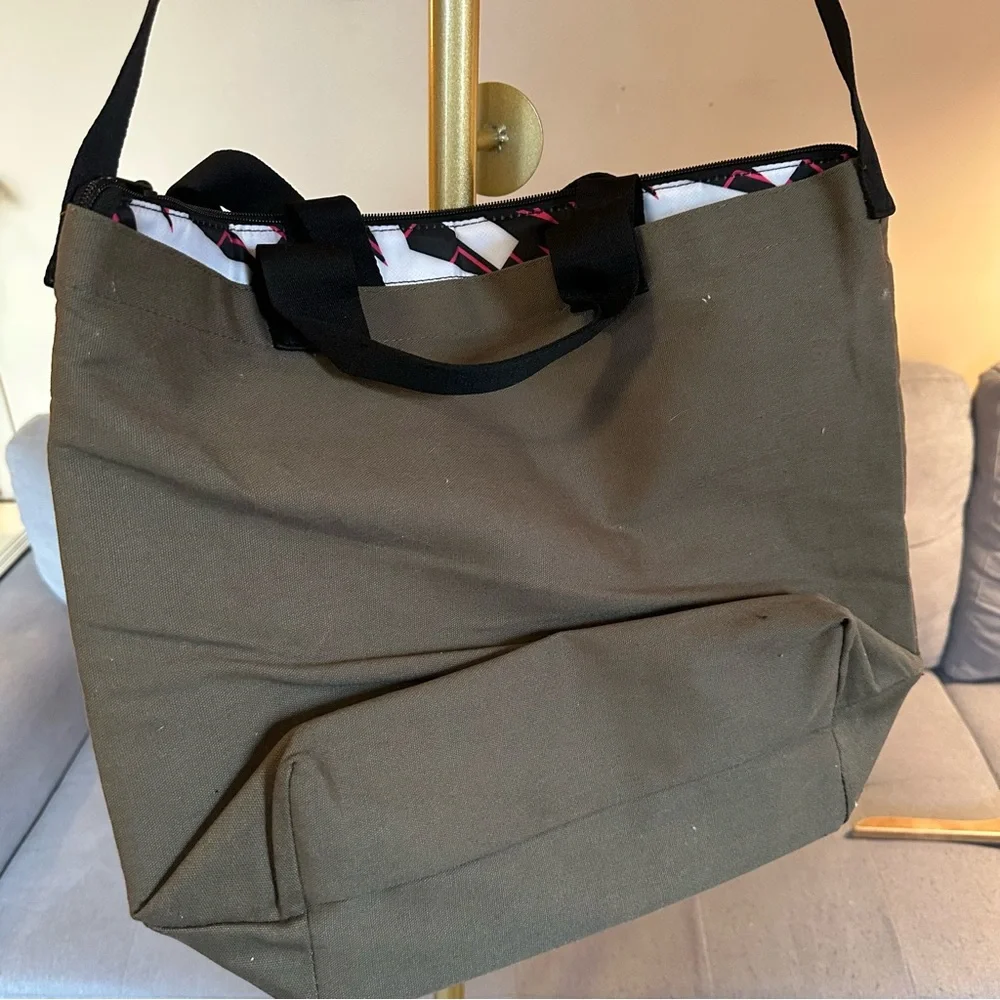 VS PINK Green Canvas Insulated Cooler Tote Bag with Black Straps
